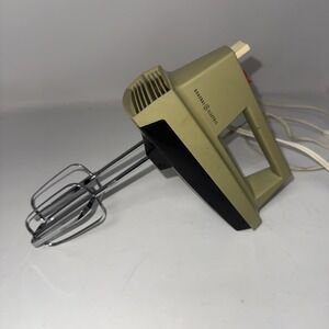 Vtg 70s GE Hand Mixer Avocado Green Groovy General Electric D1M18 Works READ